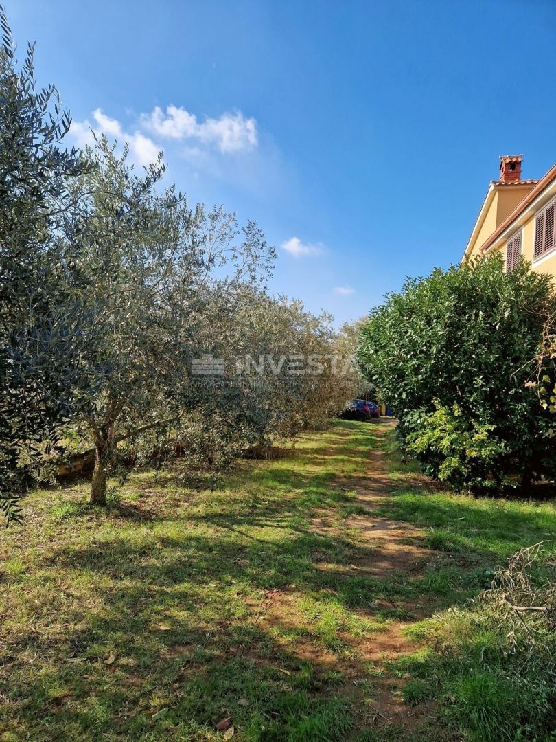 Pula, samostojna družinska hiša s 4 apartmaji in prostornim vrtom