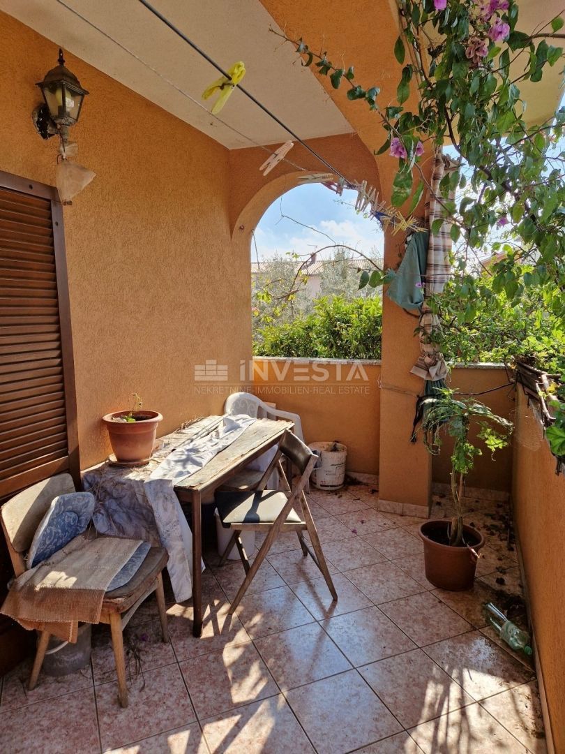 Pula, samostojna družinska hiša s 4 apartmaji in prostornim vrtom