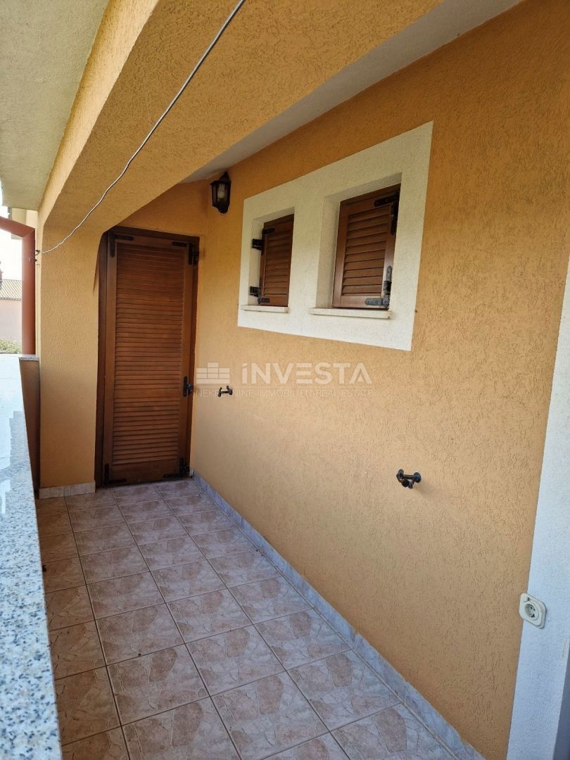 Pula, samostojna družinska hiša s 4 apartmaji in prostornim vrtom