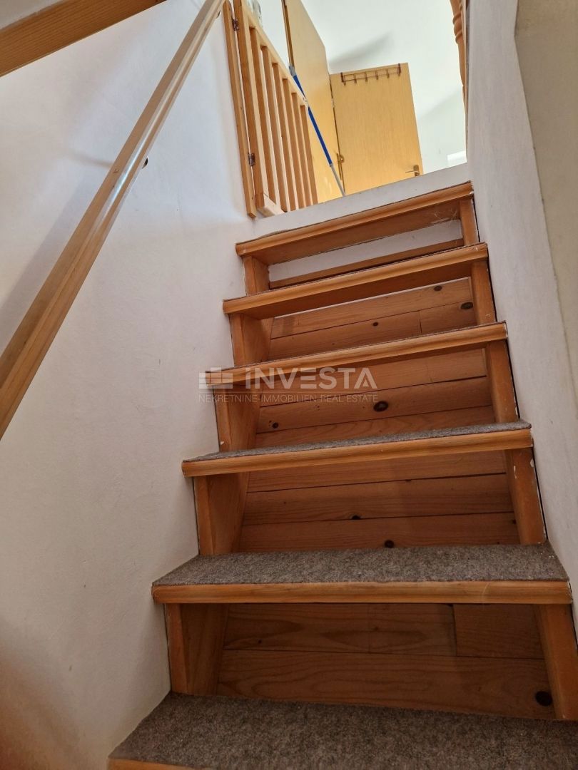 Pula, samostojna družinska hiša s 4 apartmaji in prostornim vrtom