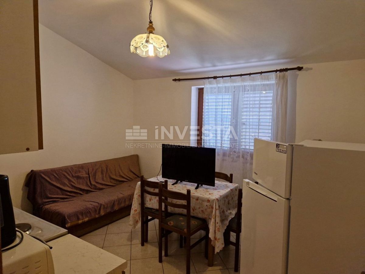 Pula, samostojna družinska hiša s 4 apartmaji in prostornim vrtom