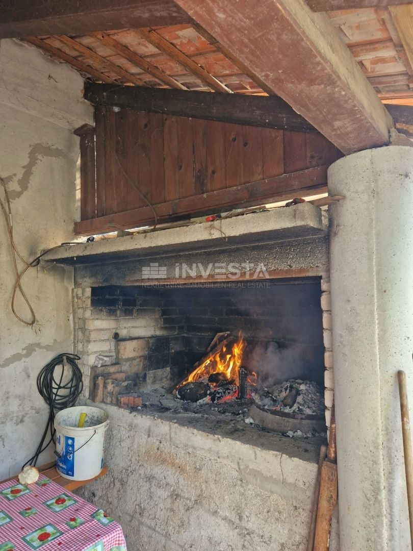 Pula, samostojna družinska hiša s 4 apartmaji in prostornim vrtom