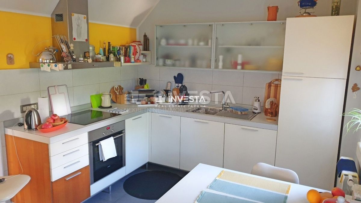 Medulin, Čudovita Opremljena Družinska Hiša z Garažo