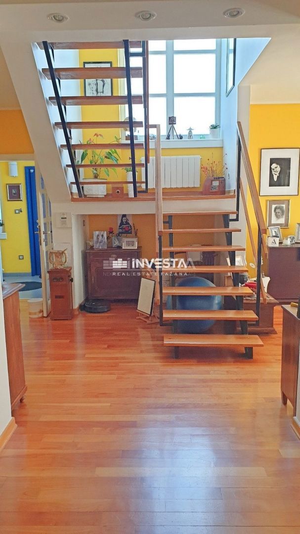 Medulin, Čudovita Opremljena Družinska Hiša z Garažo