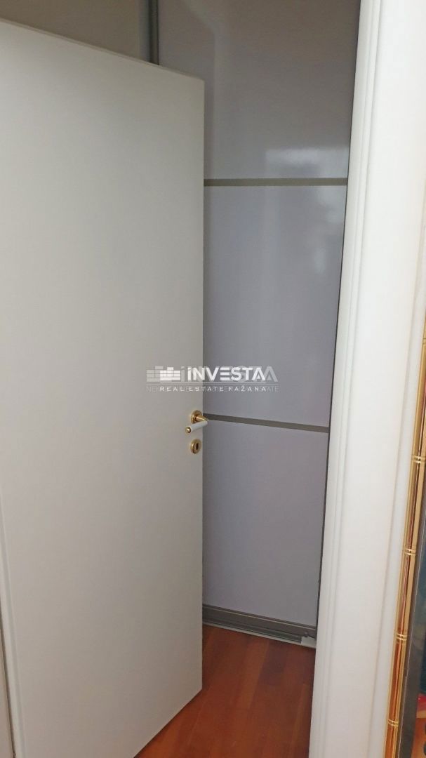 Medulin, Čudovita Opremljena Družinska Hiša z Garažo