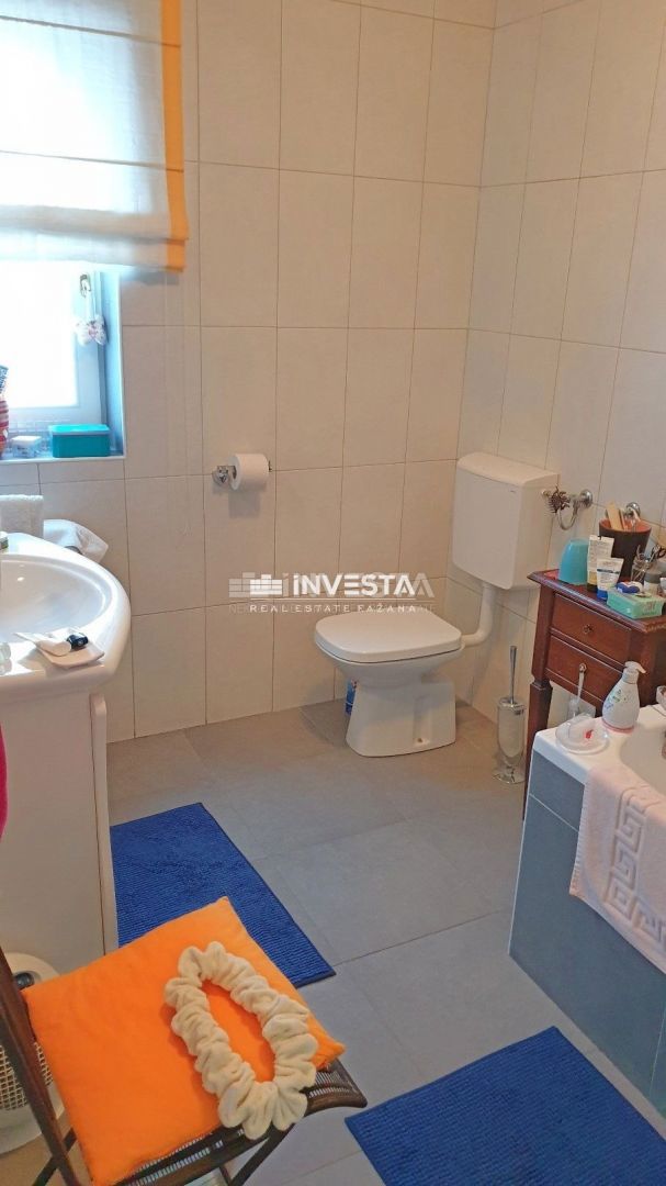 Medulin, Čudovita Opremljena Družinska Hiša z Garažo