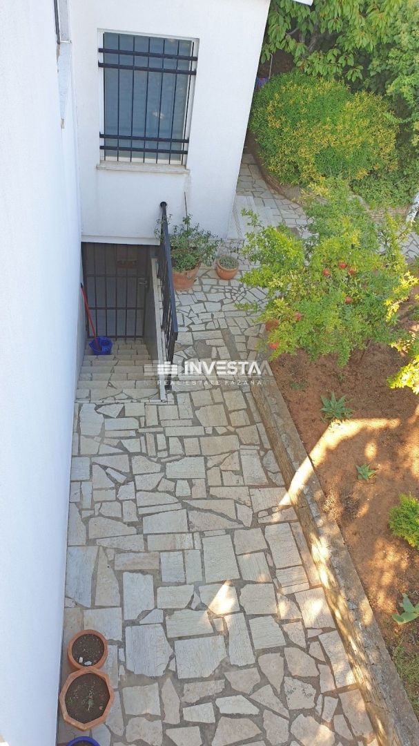 Medulin, Čudovita Opremljena Družinska Hiša z Garažo