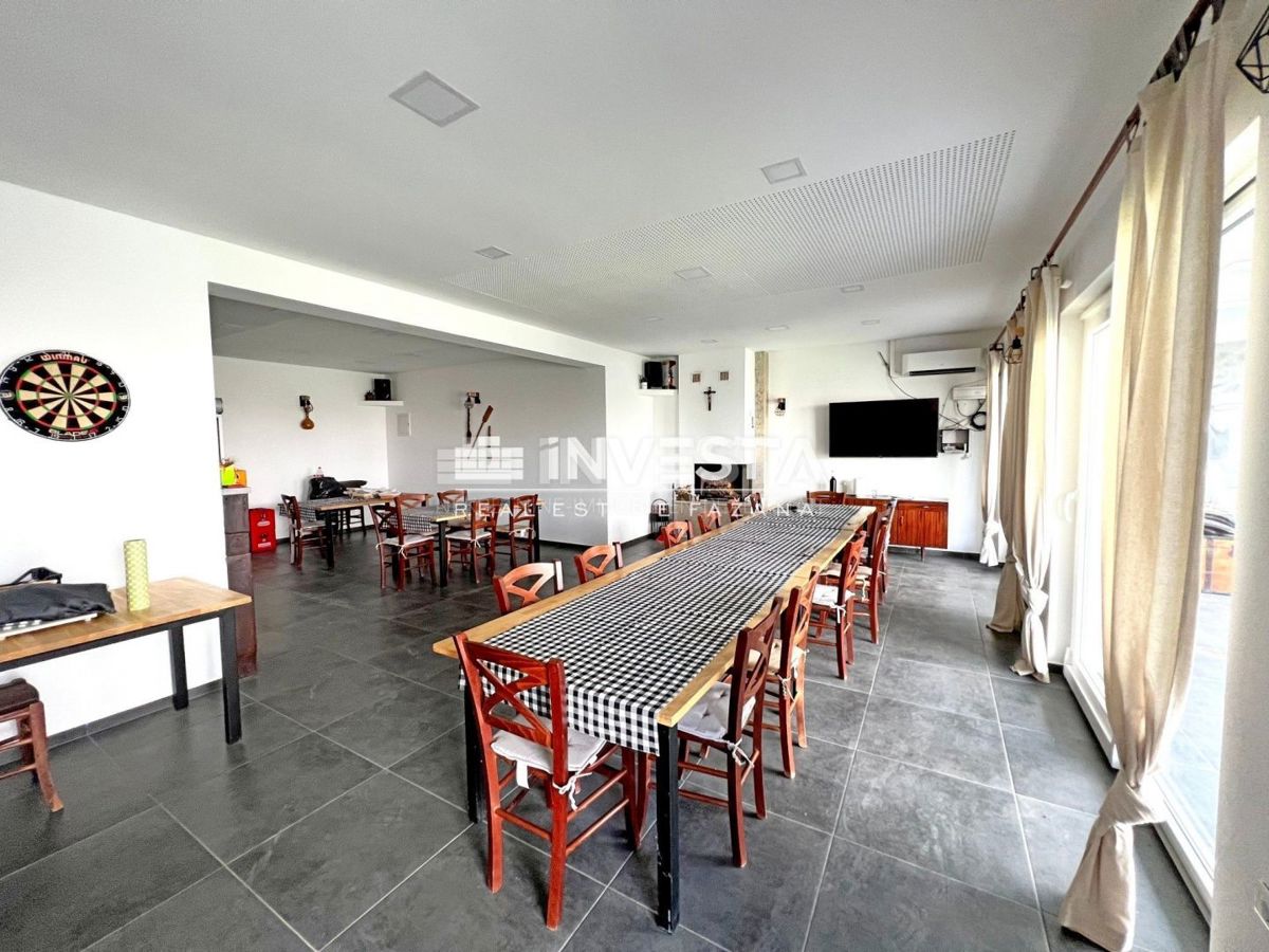 Okolica Vodnjana, moderna hiša s konobo, 240 m2