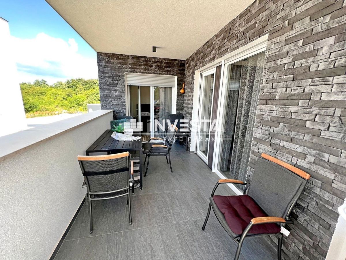 Okolica Vodnjana, moderna hiša s konobo, 240 m2