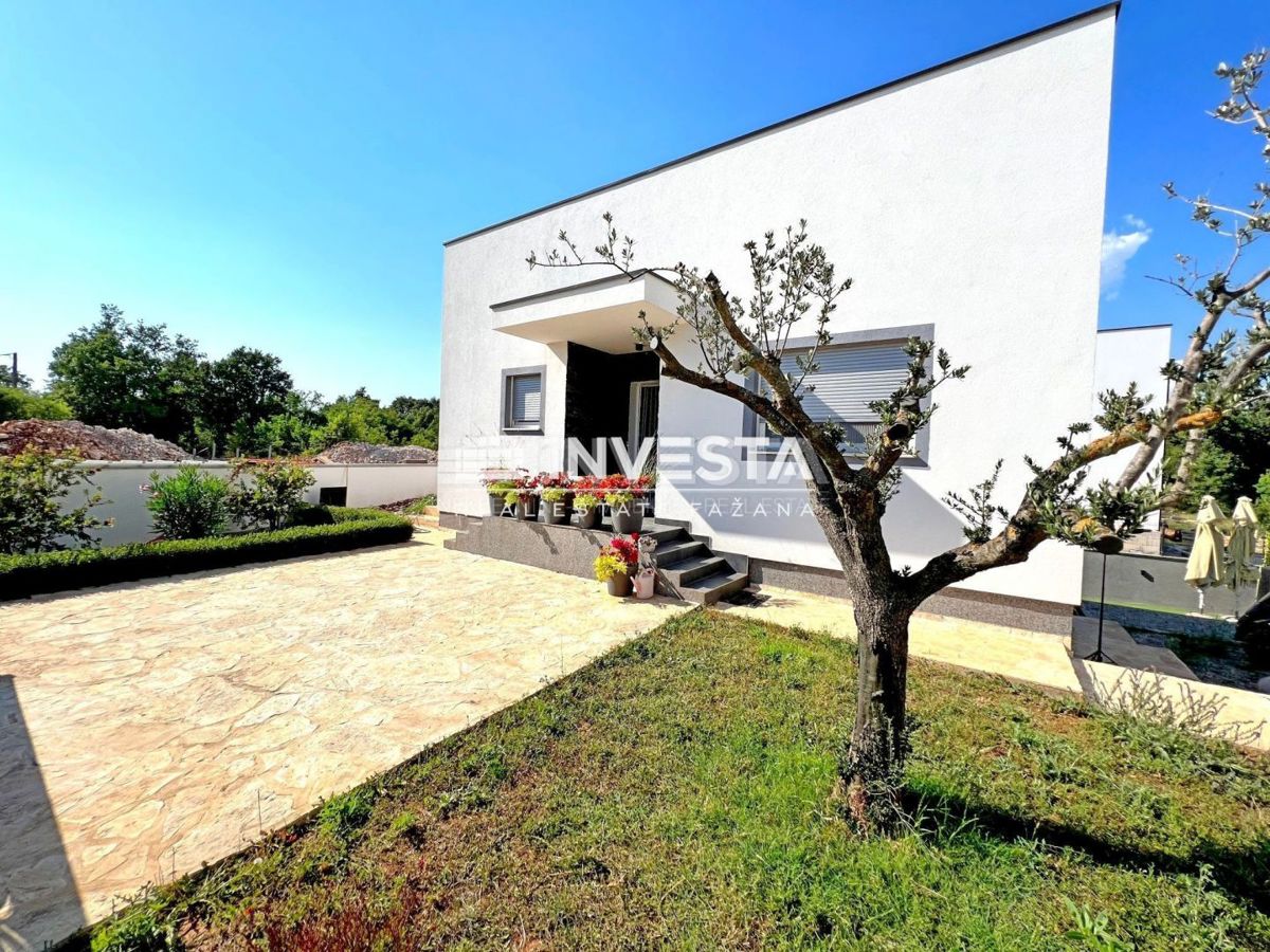 Okolica Vodnjana, moderna hiša s konobo, 240 m2