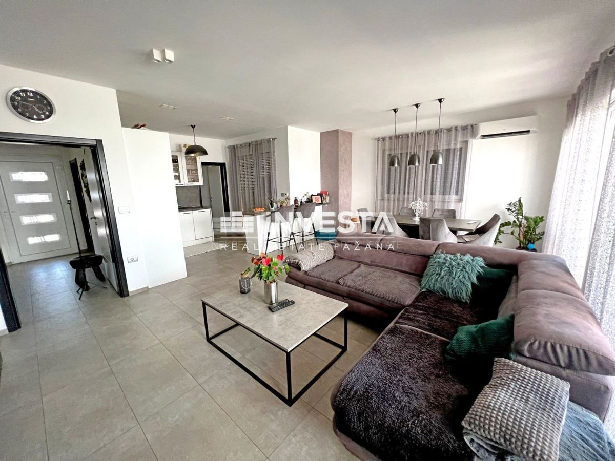 Okolica Vodnjana, moderna hiša s konobo, 240 m2