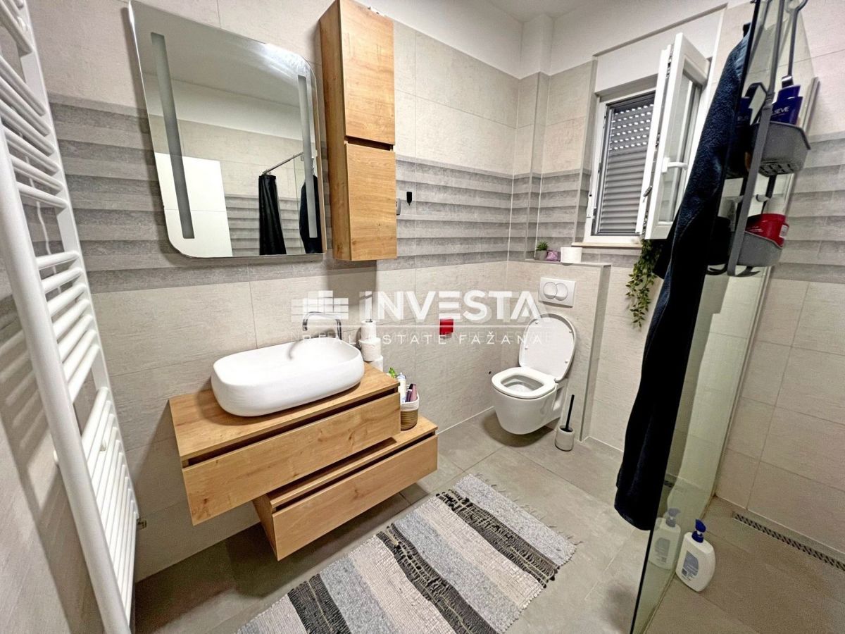 Okolica Vodnjana, moderna hiša s konobo, 240 m2