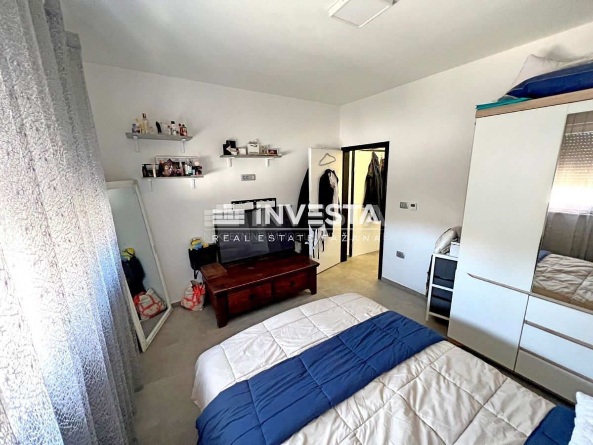 Okolica Vodnjana, moderna hiša s konobo, 240 m2