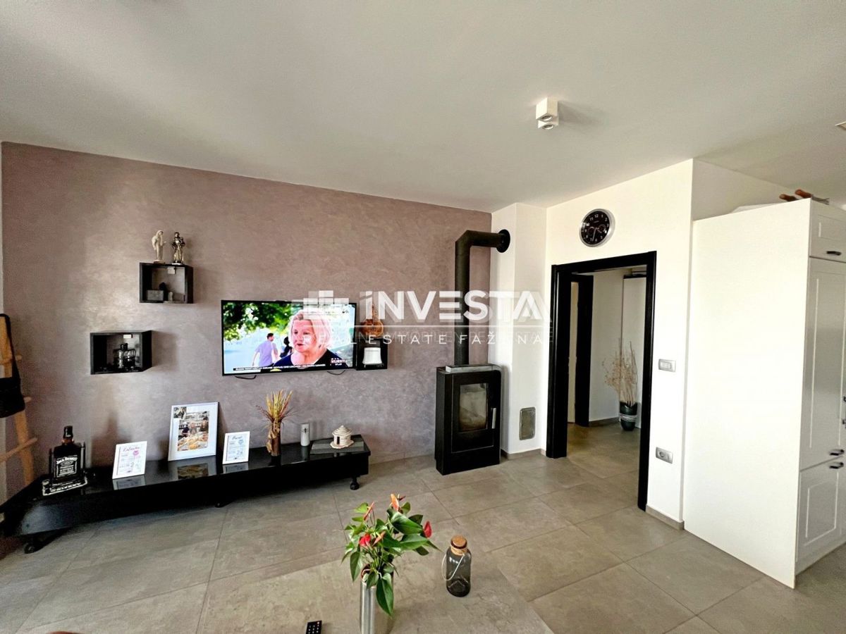 Okolica Vodnjana, moderna hiša s konobo, 240 m2