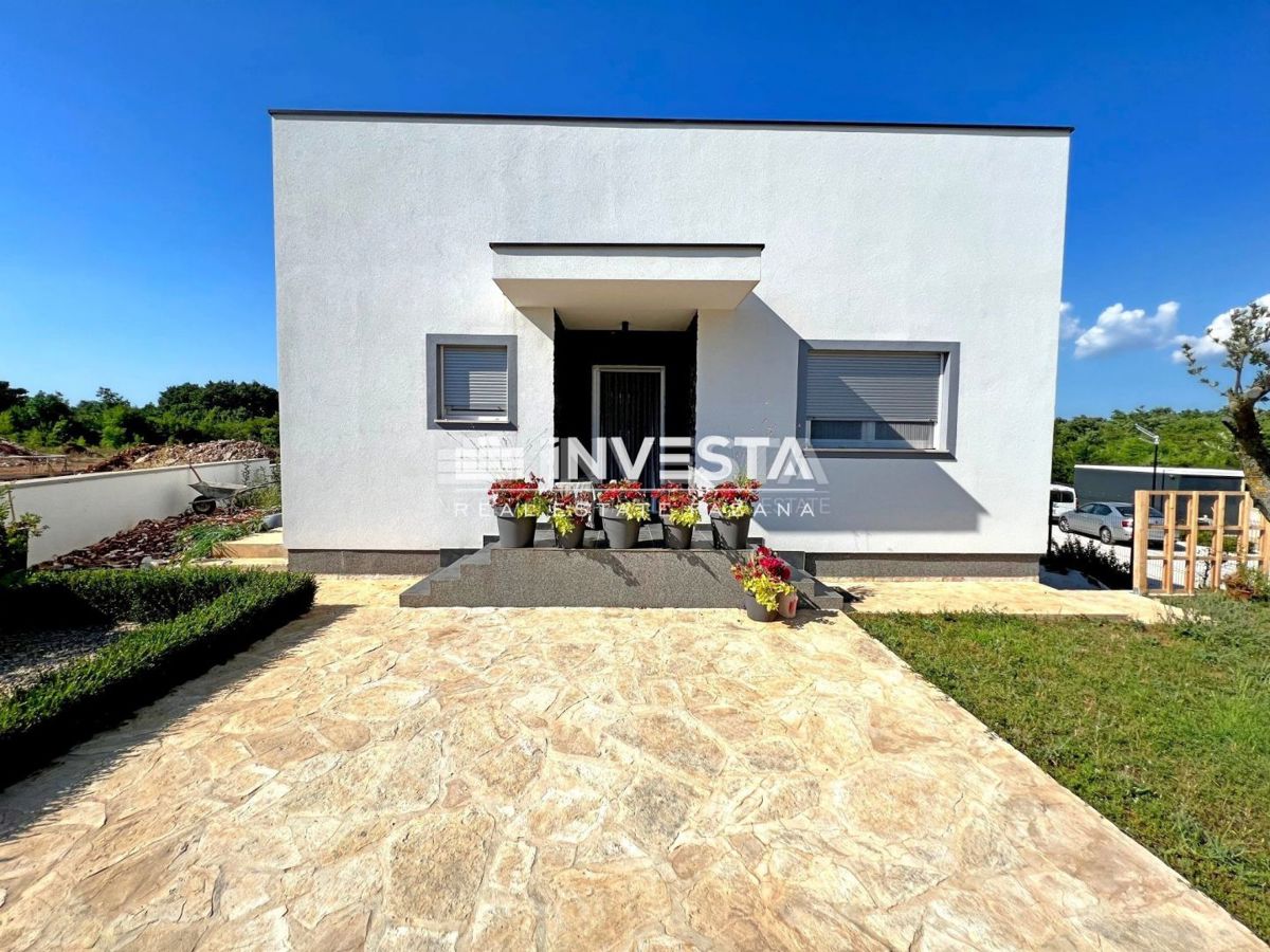 Okolica Vodnjana, moderna hiša s konobo, 240 m2