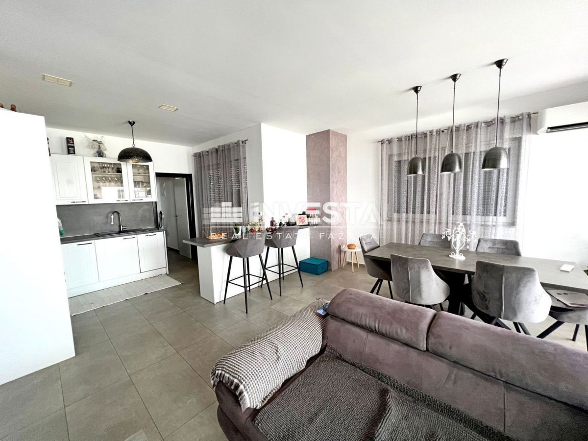 Okolica Vodnjana, moderna hiša s konobo, 240 m2