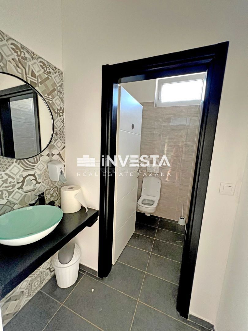 Okolica Vodnjana, moderna hiša s konobo, 240 m2