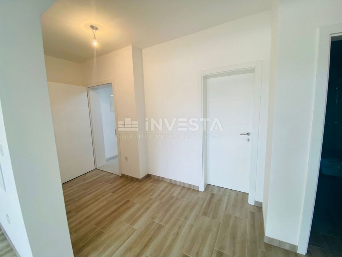 Barbariga, Prostoren apartma s teraso in pogledom na morje, blizu plaže
