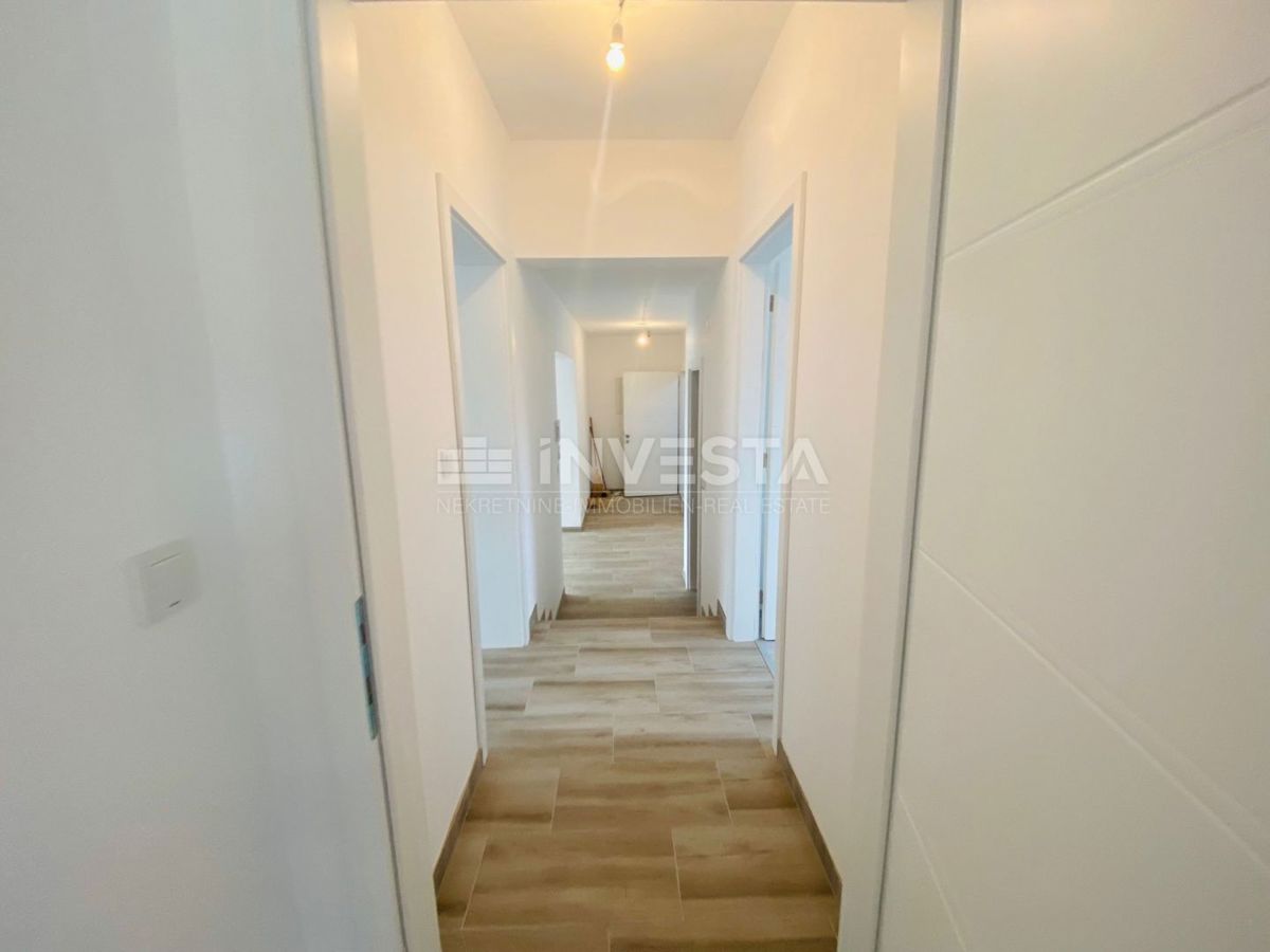 Barbariga, Prostoren apartma s teraso in pogledom na morje, blizu plaže