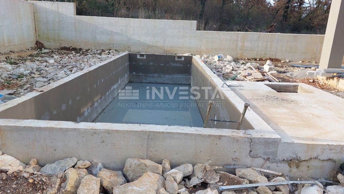 Tinjan, Kompleks 5 Vil z Bazeni