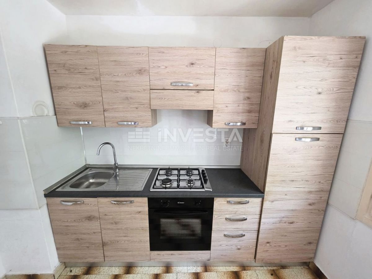 Dvosobno stanovanje s teraso in parkiriščem, blizu morja v Fažani