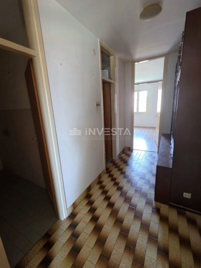 Dvosobno stanovanje s teraso in parkiriščem, blizu morja v Fažani