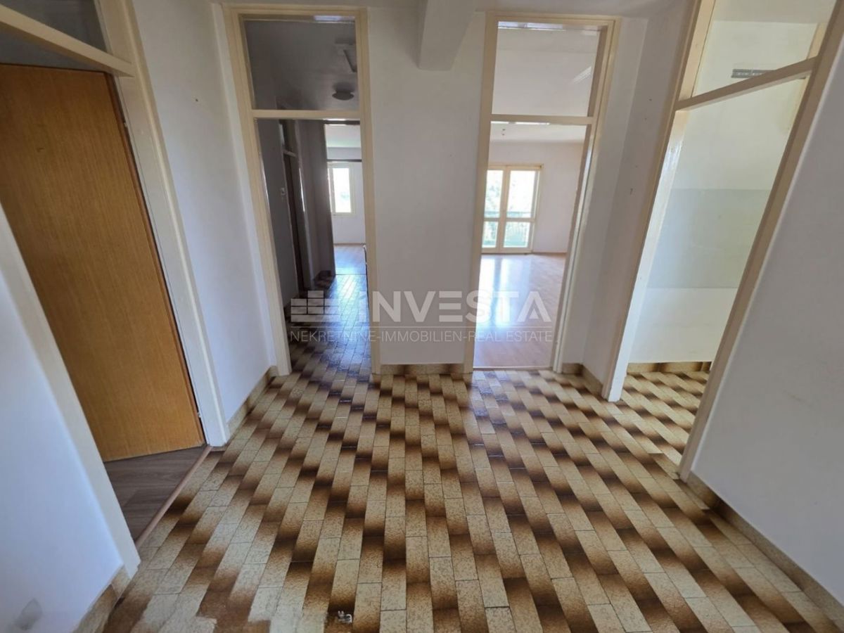 Dvosobno stanovanje s teraso in parkiriščem, blizu morja v Fažani