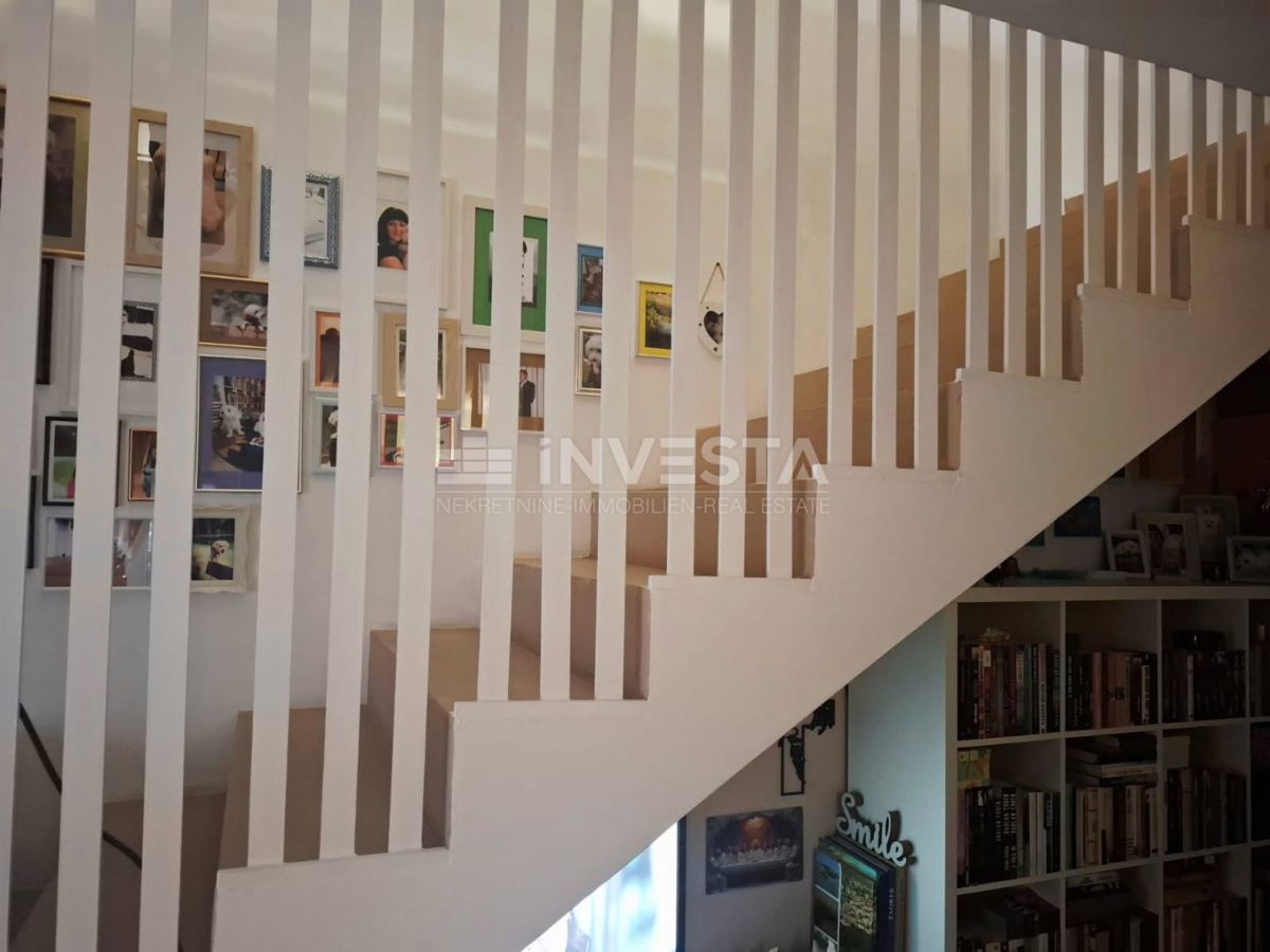 Okolica Pule, adaptirana kamnita hiša v vrsti