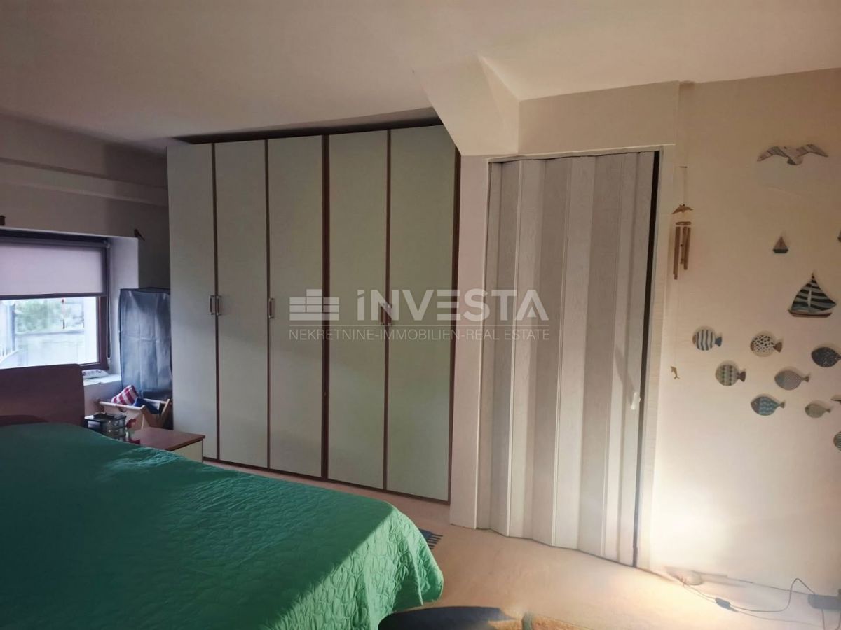 Okolica Pule, adaptirana kamnita hiša v vrsti