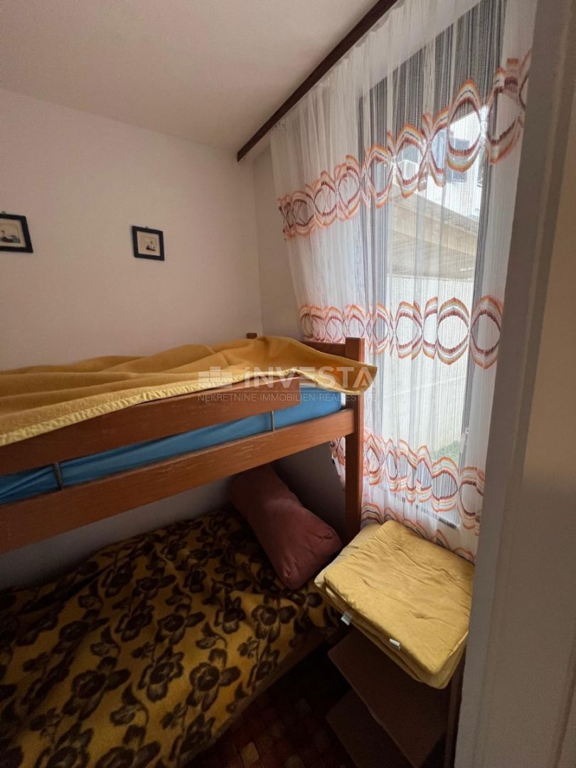 Stan v pritličju, 200 metrov od morja.