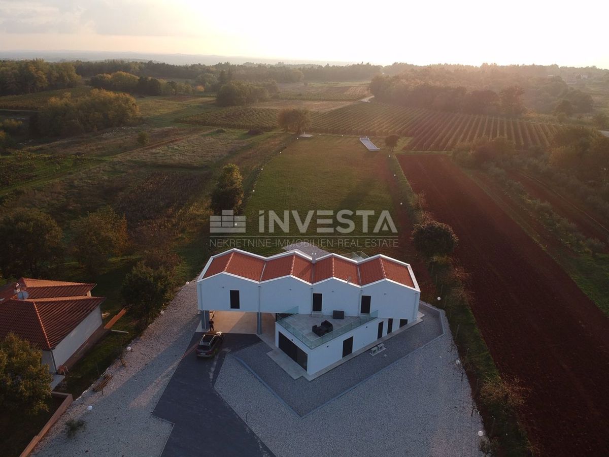 Moderna vila s bazenom