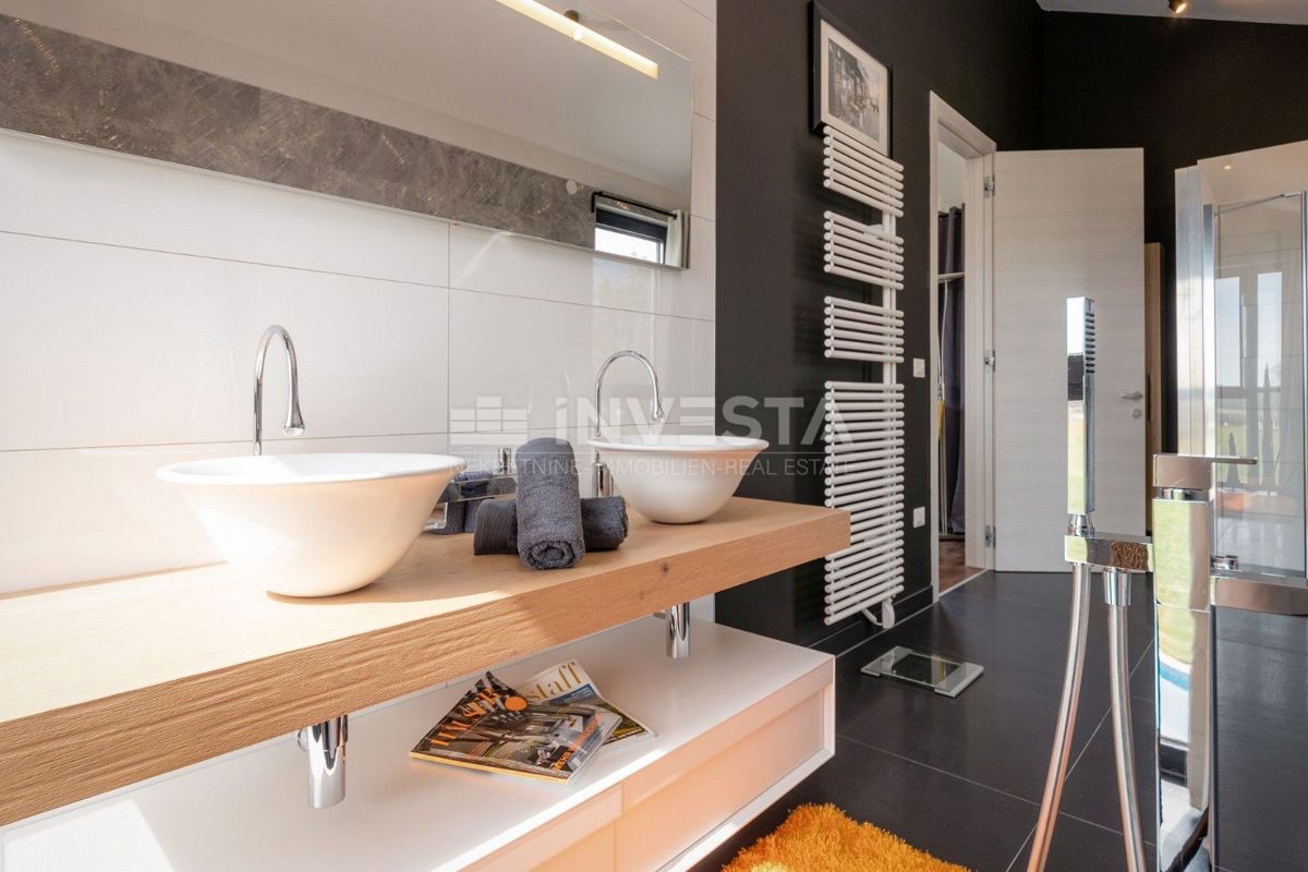 Moderna vila s bazenom