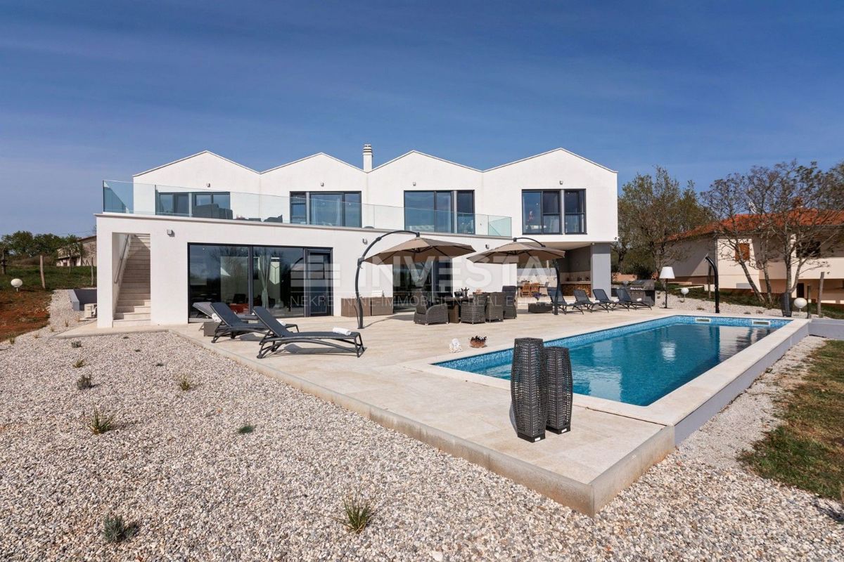 Moderna vila s bazenom