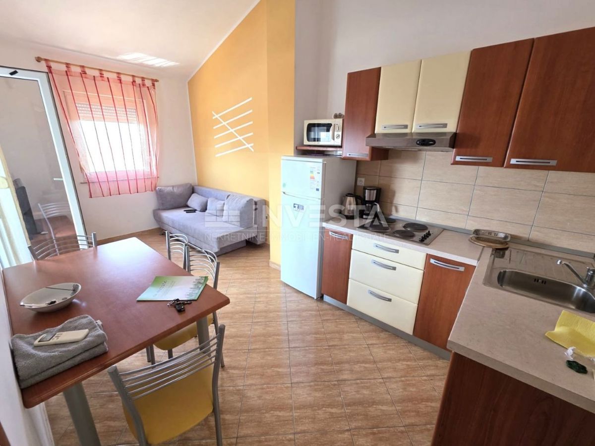 Barbariga, dvosobno stanovanje z razgledom na morje in bazenom