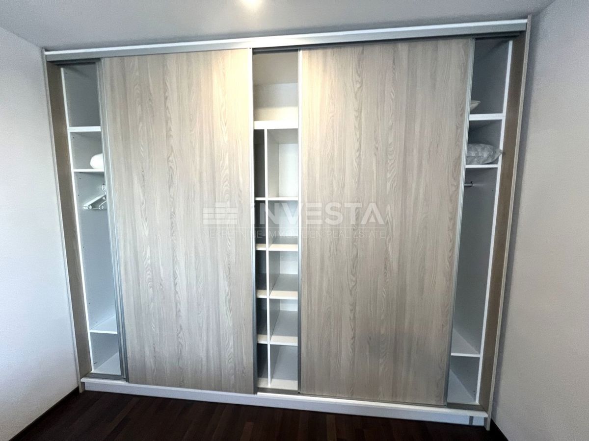 Medulin, luksuzno stanovanje v 1. nadstropju nove gradnje s parkirnim mestom