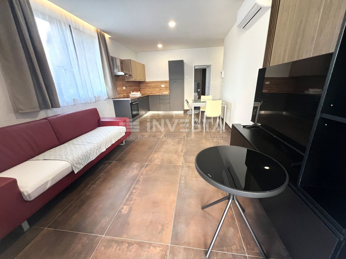 Medulin, luksuzno stanovanje v 1. nadstropju nove gradnje s parkirnim mestom