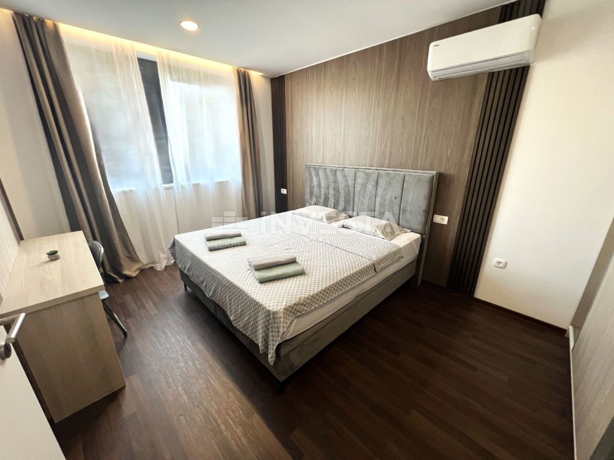 Medulin, luksuzno stanovanje v 1. nadstropju nove gradnje s parkirnim mestom