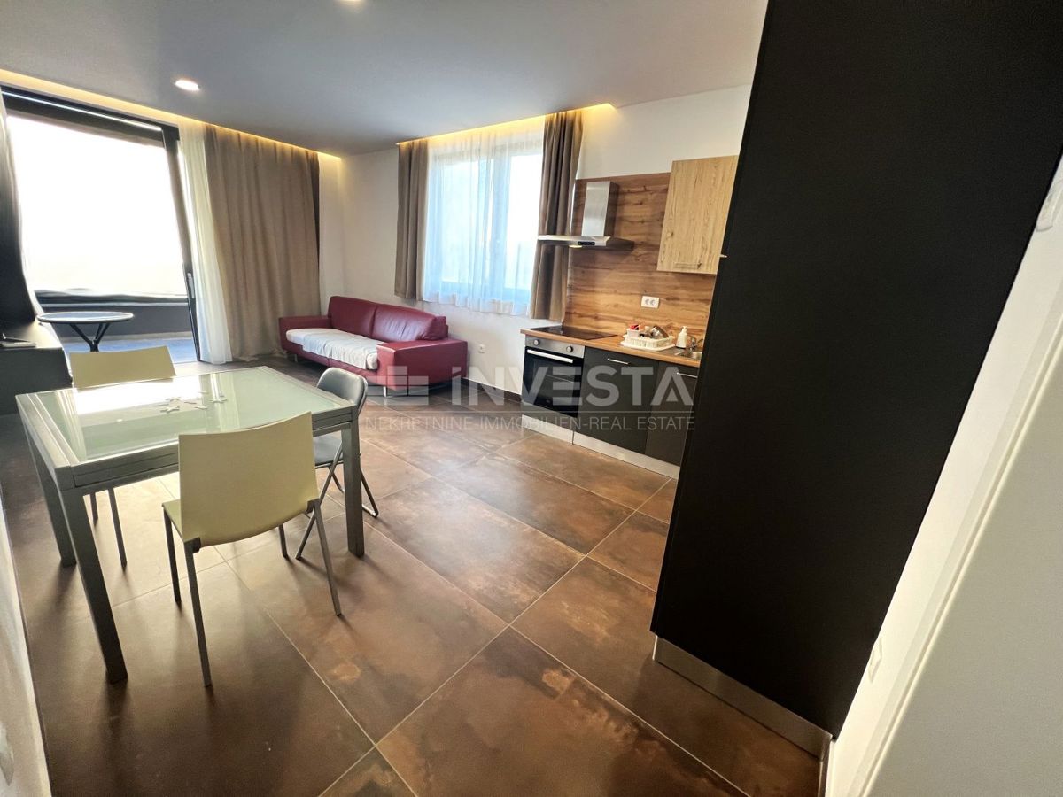 Medulin, luksuzno stanovanje v 1. nadstropju nove gradnje s parkirnim mestom