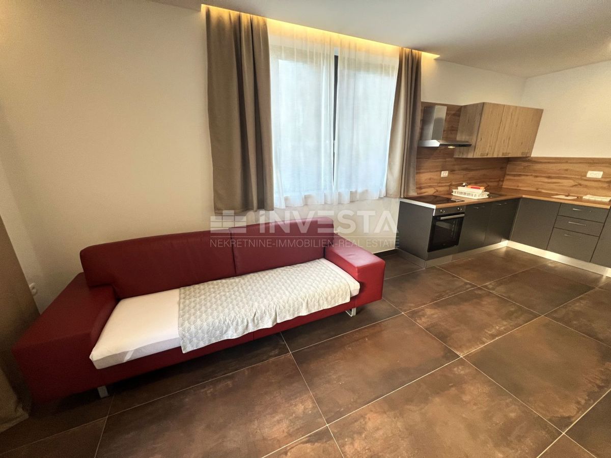 Medulin, luksuzno stanovanje v 1. nadstropju nove gradnje s parkirnim mestom