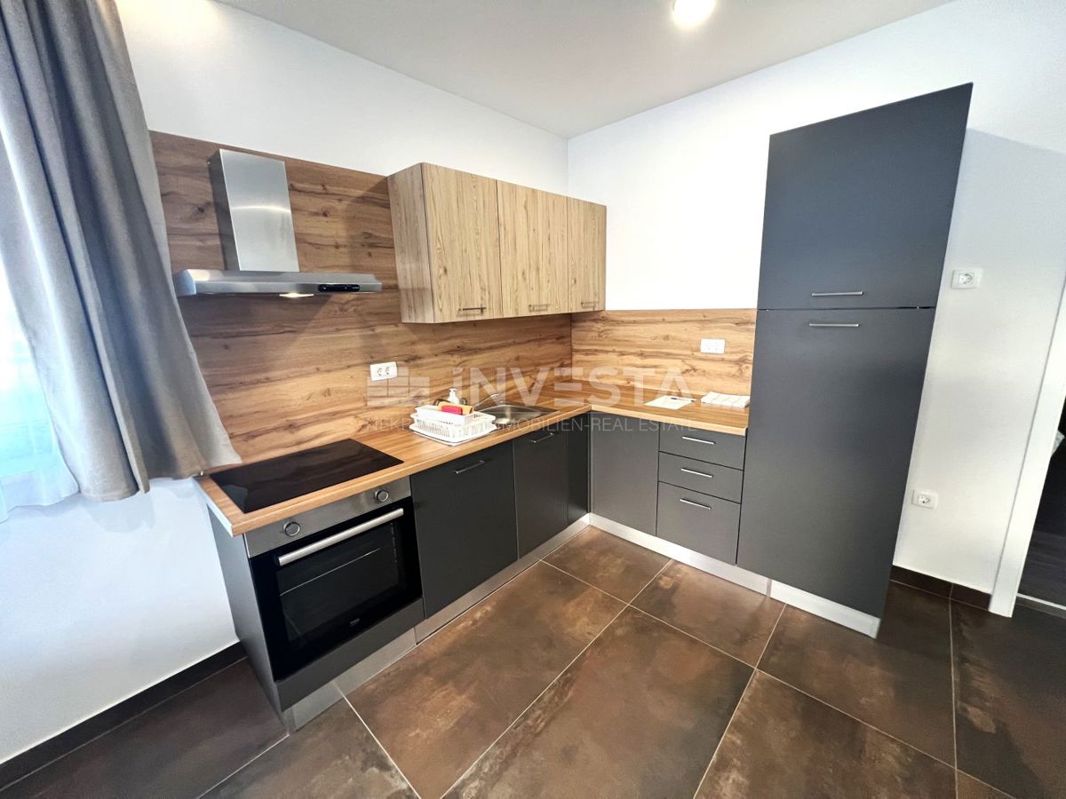 Medulin, luksuzno stanovanje v 1. nadstropju nove gradnje s parkirnim mestom