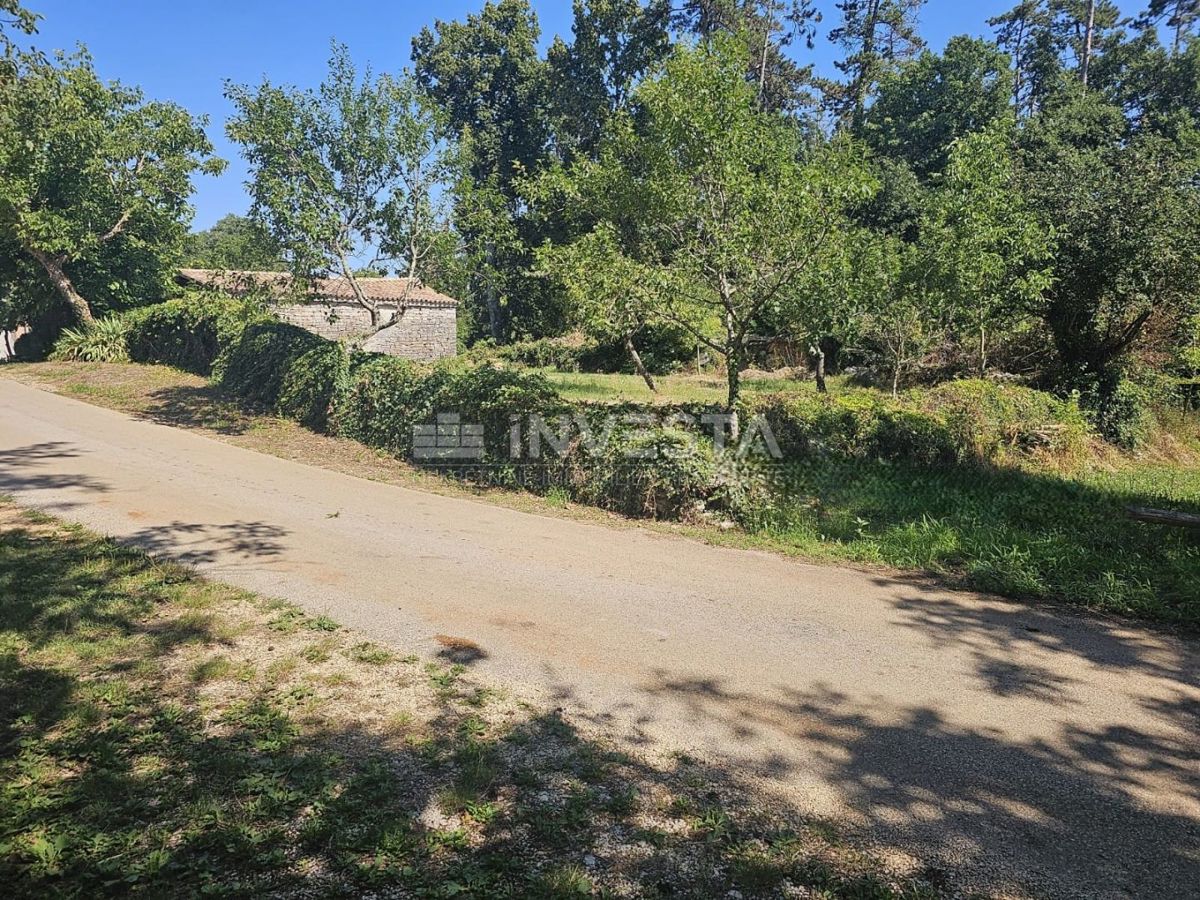Pazin, kombinirano gradbeno/kmetijsko zemljišče 36.582 m²