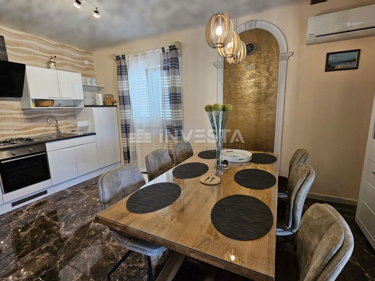 Fažana, stanovanje v nadstropju s pogledom na morje, blizu centra in plaž