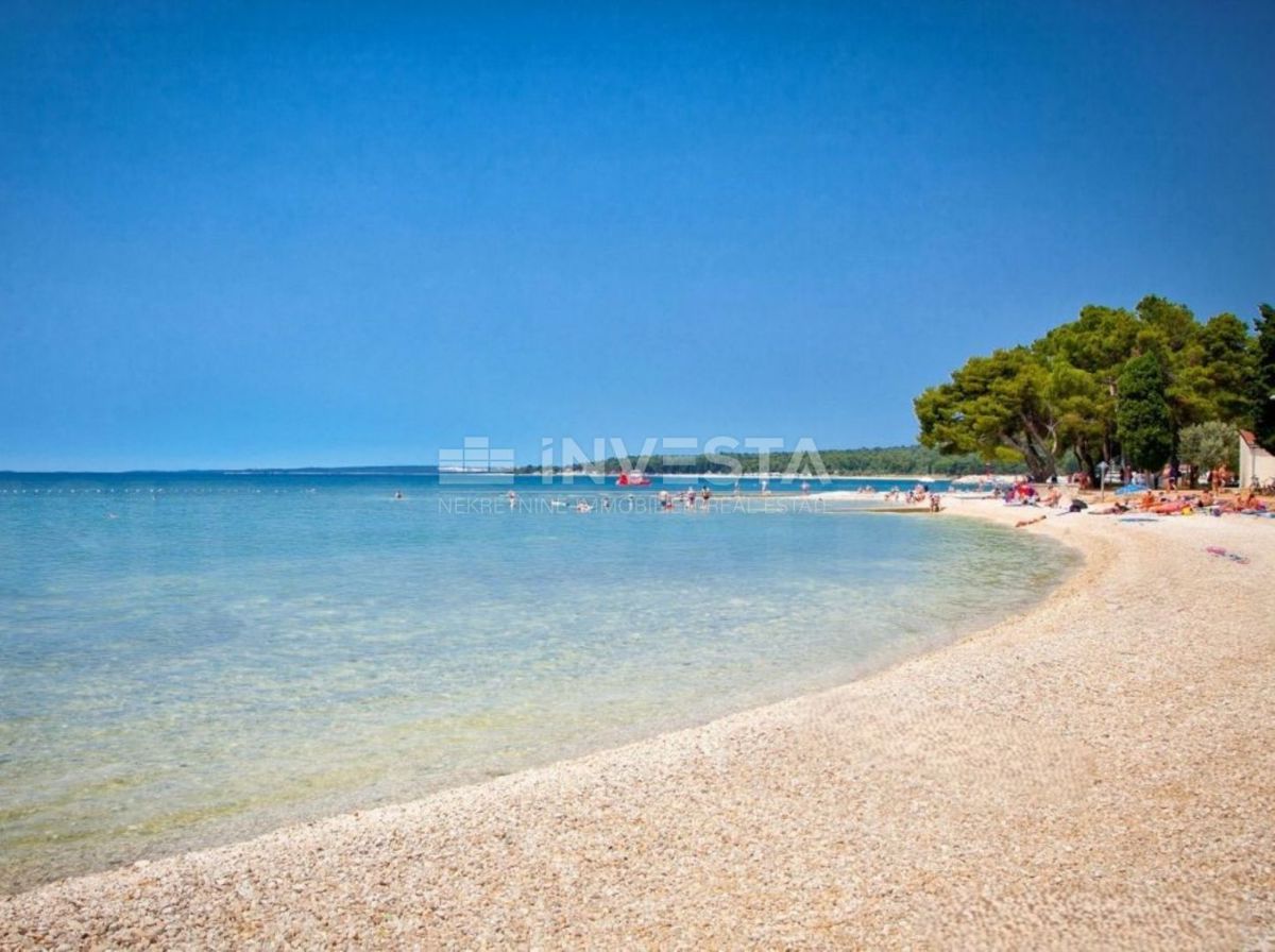 Fažana, stanovanje v nadstropju s pogledom na morje, blizu centra in plaž