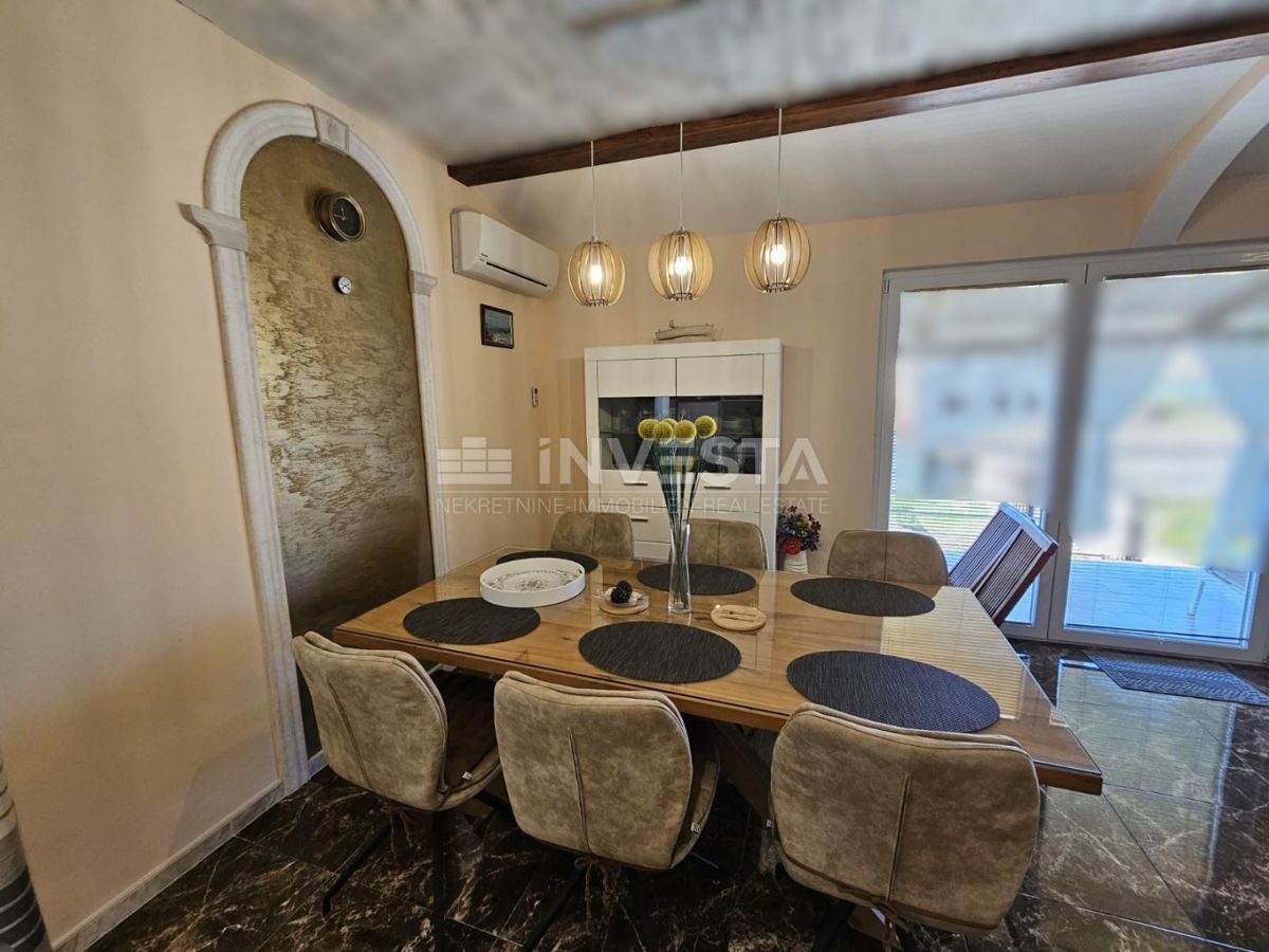 Fažana, stanovanje v nadstropju s pogledom na morje, blizu centra in plaž