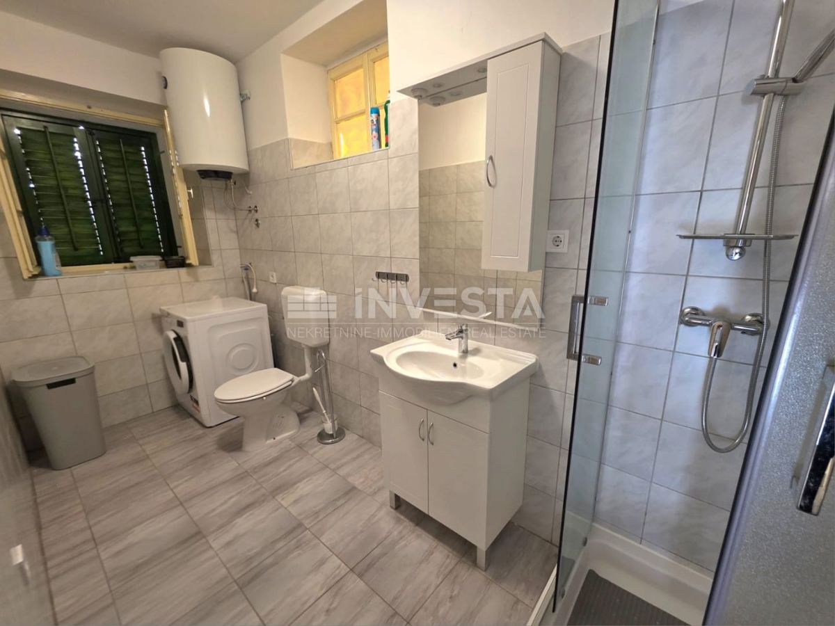 Adaptirana vrstna hiša s 3 spalnicami in dvoriščem