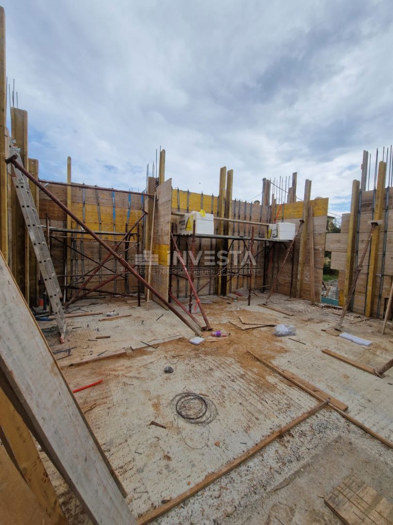 Moderno stanovanje v novogradnji z 2 spalnicama, parkirišče