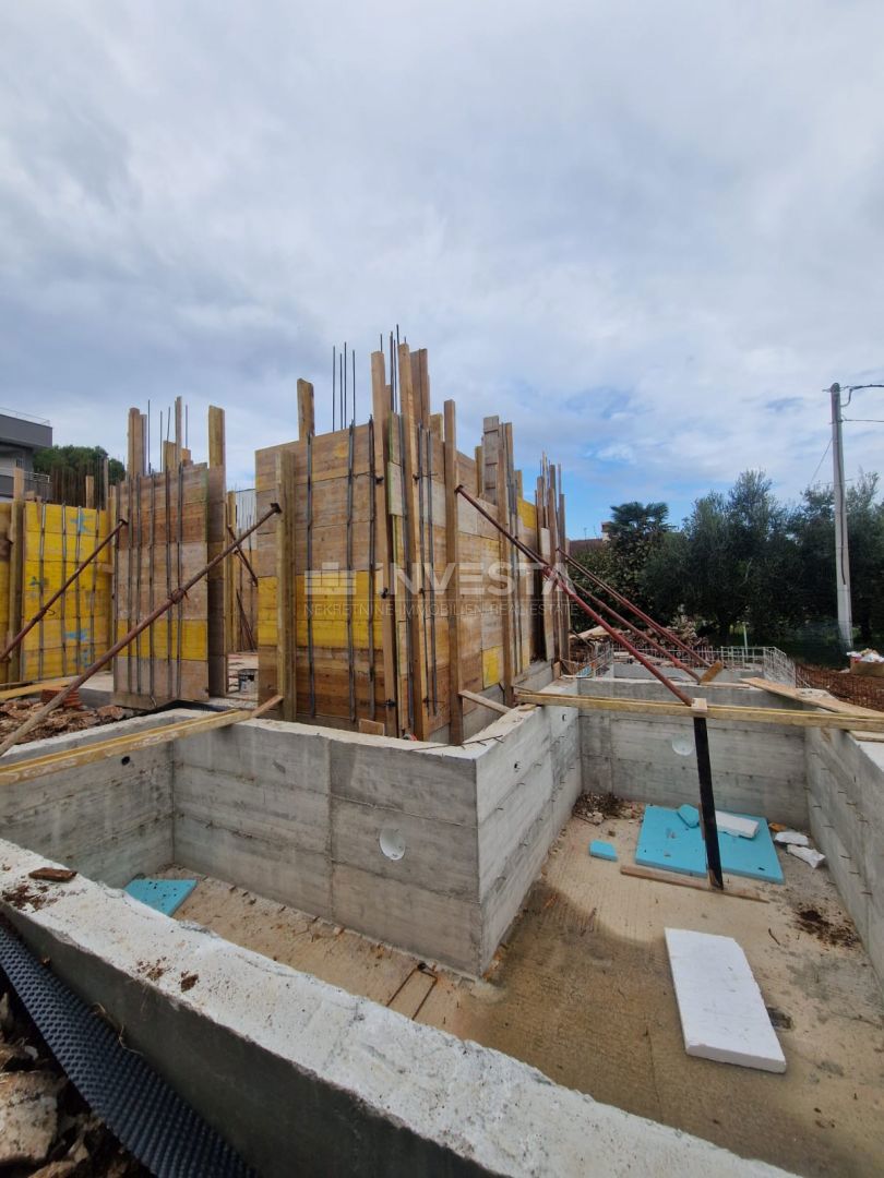 Moderno stanovanje v novogradnji z 2 spalnicama, parkirišče