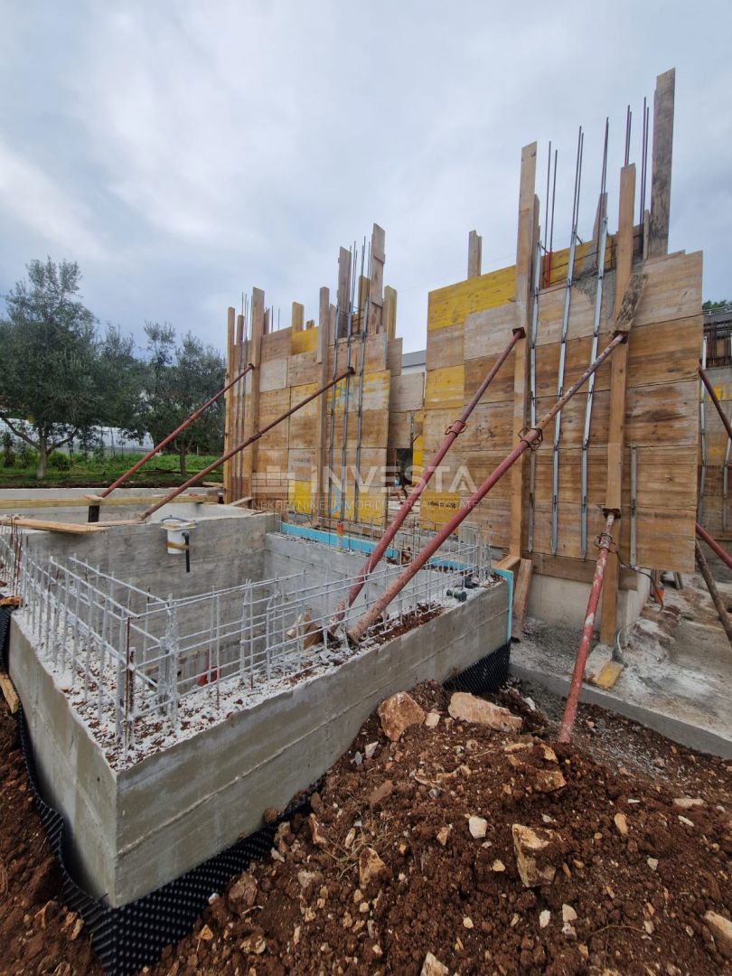 Moderno stanovanje v novogradnji z 2 spalnicama, parkirišče