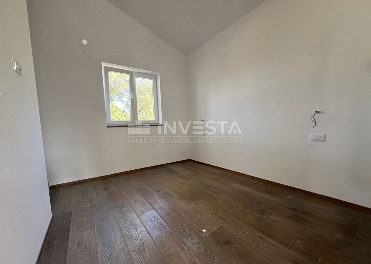 Okolica Vodnjana, enonadstropna hiša s bazenom