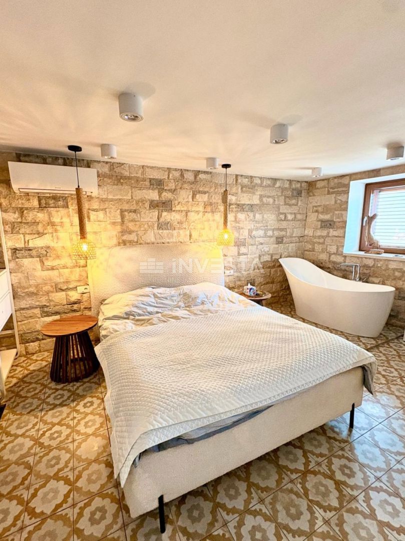 Vodnjan, renovirana istrska hiša s pogledom na morje